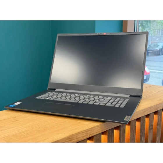 Lenovo V17 G2 ITL 8/256 ГБ